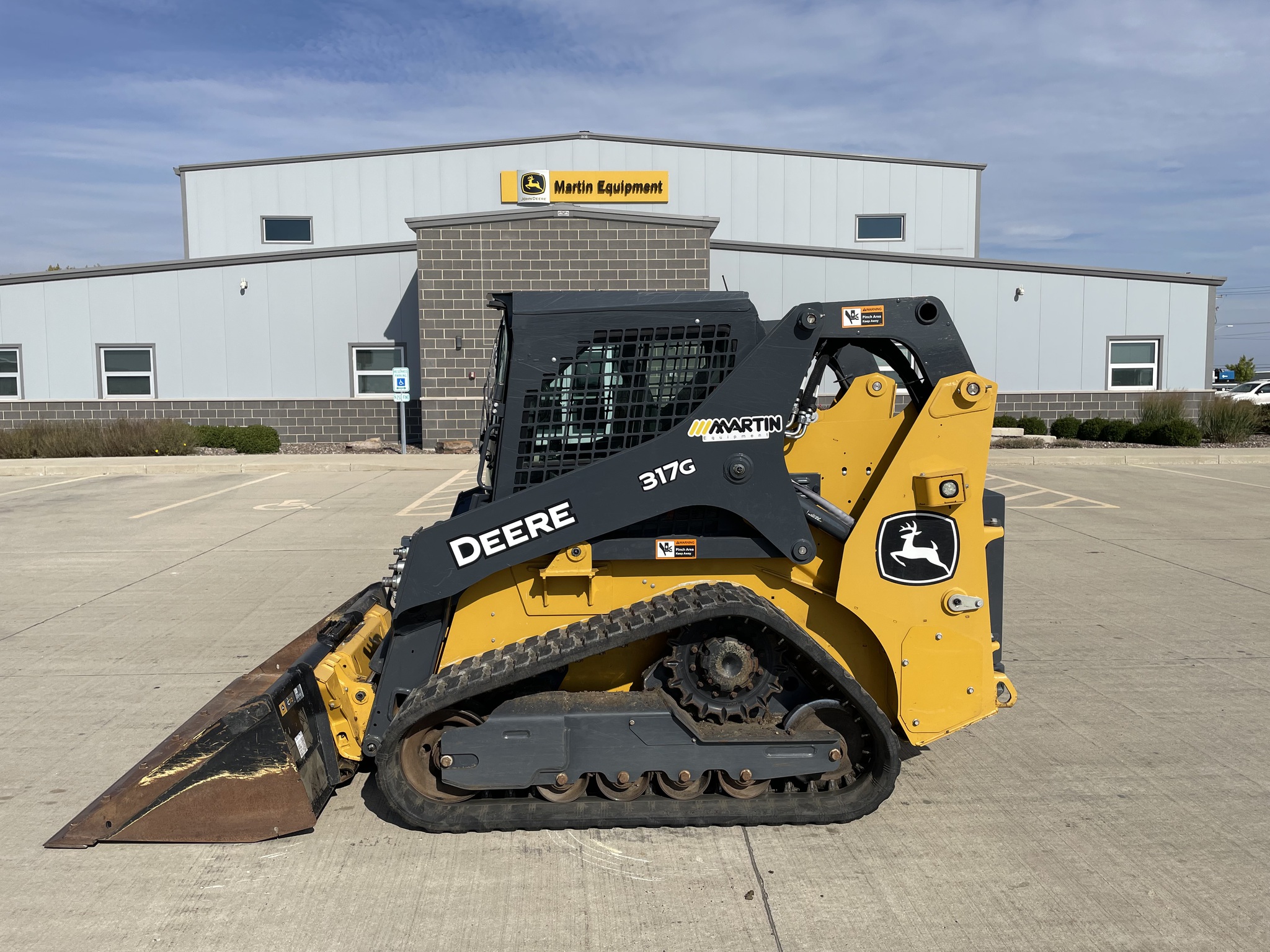2023 John Deere 317G Image 2
