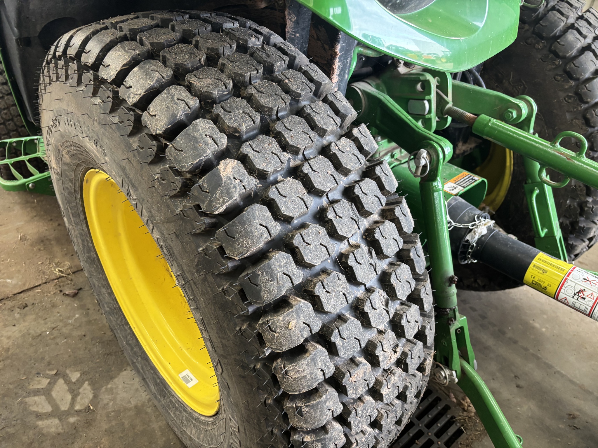 2022 John Deere 3033R Image 26