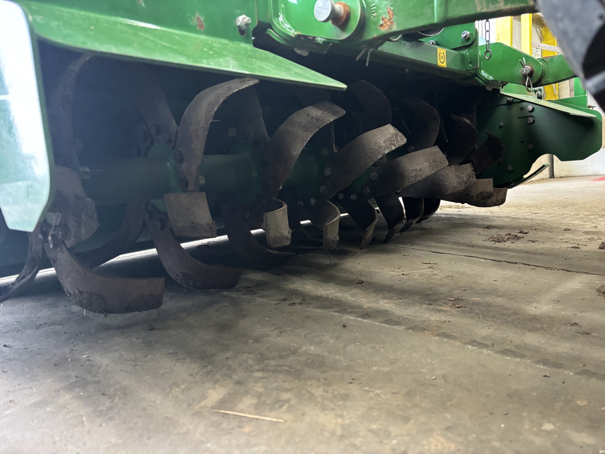 2022 John Deere 3033R Image 9