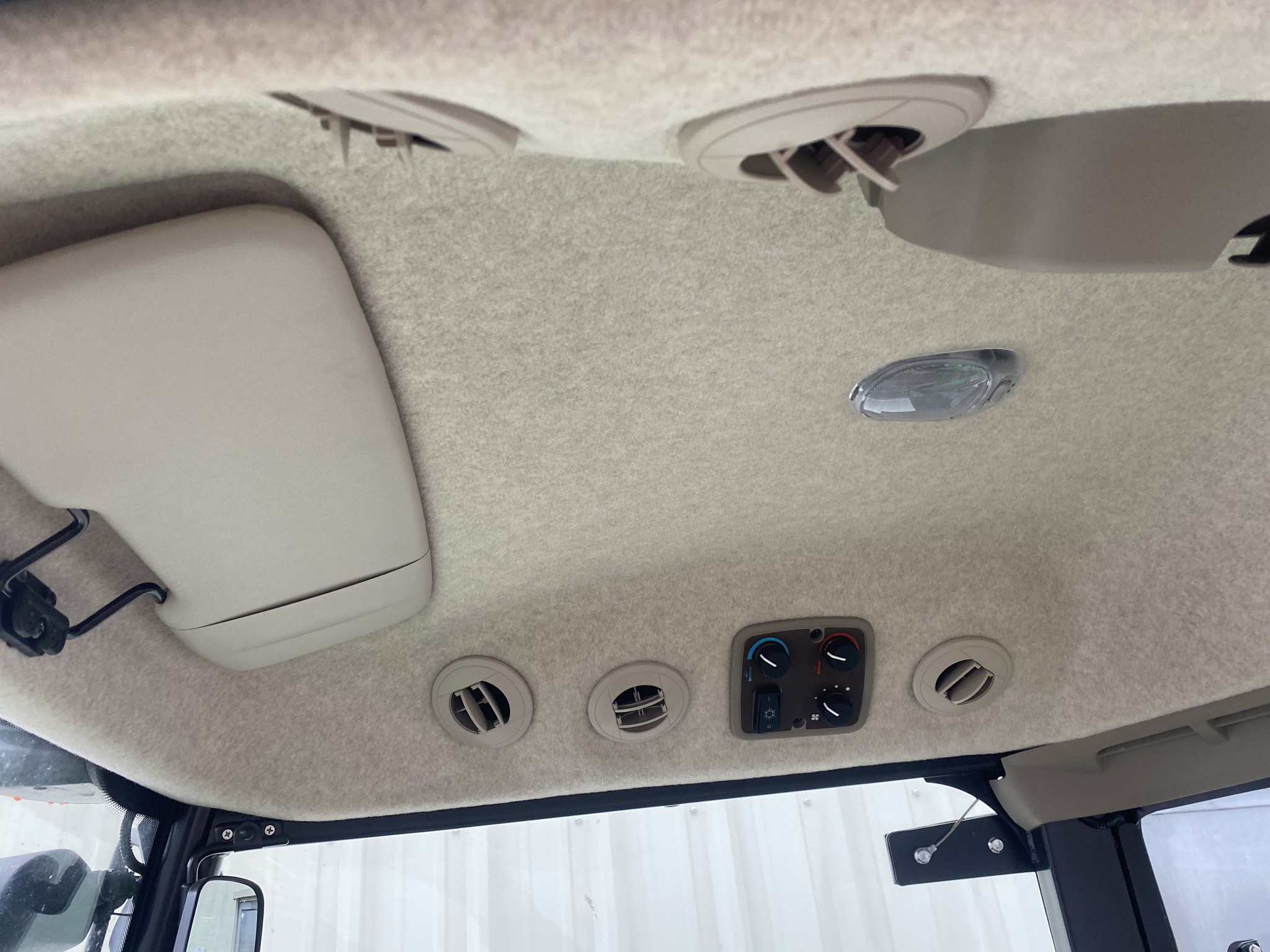 2022 John Deere 3033R Image 14