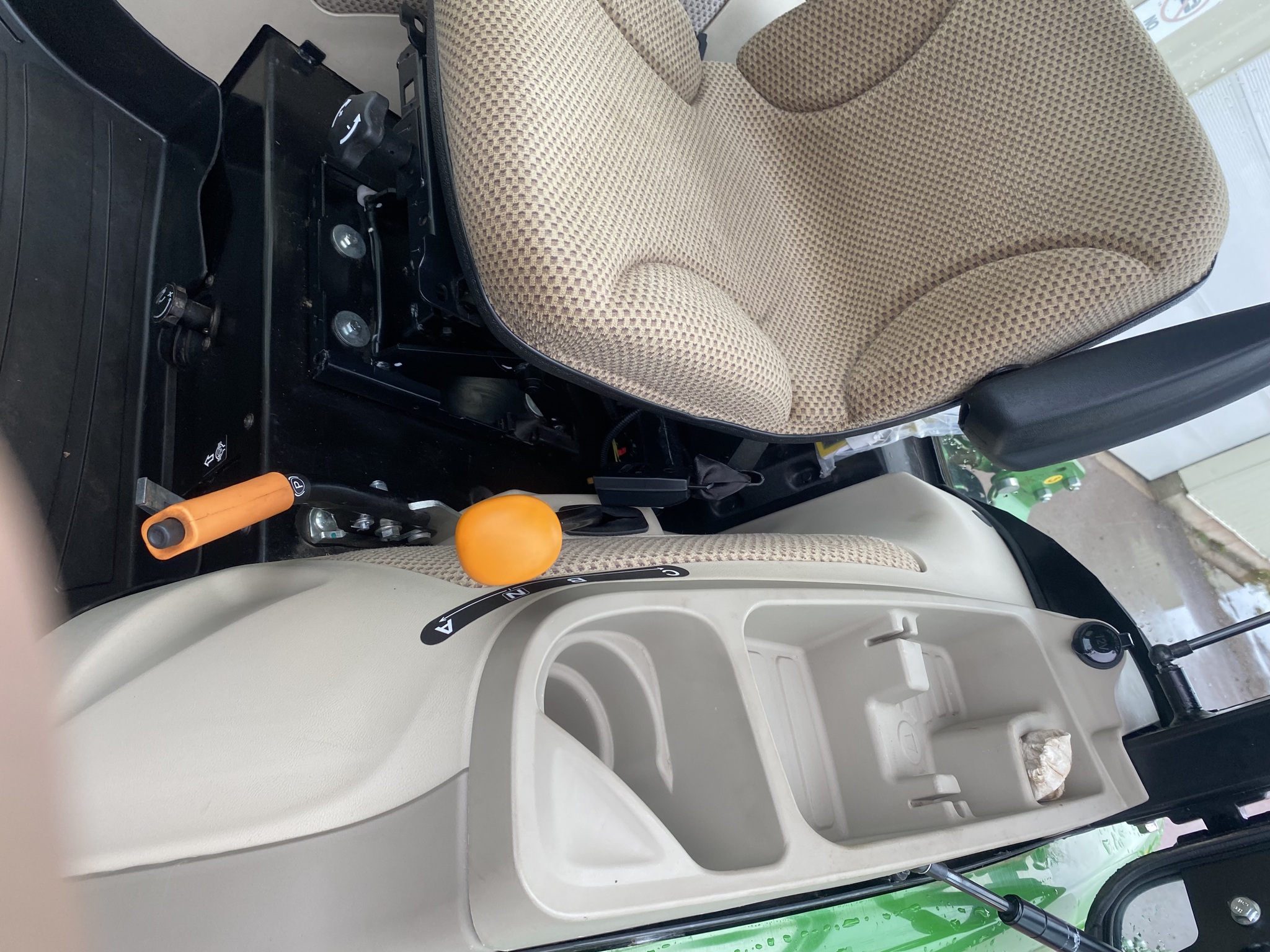 2022 John Deere 3033R Image 13