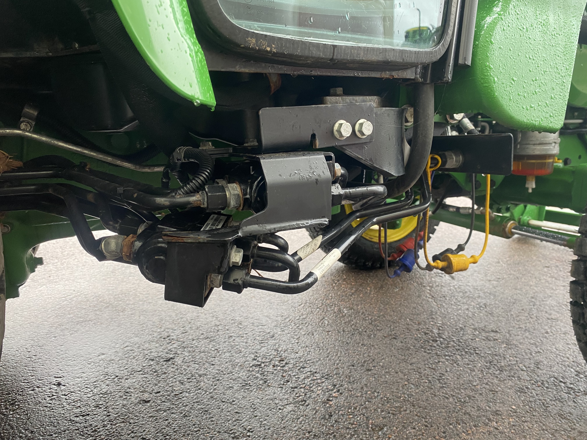 2022 John Deere 3033R Image 23