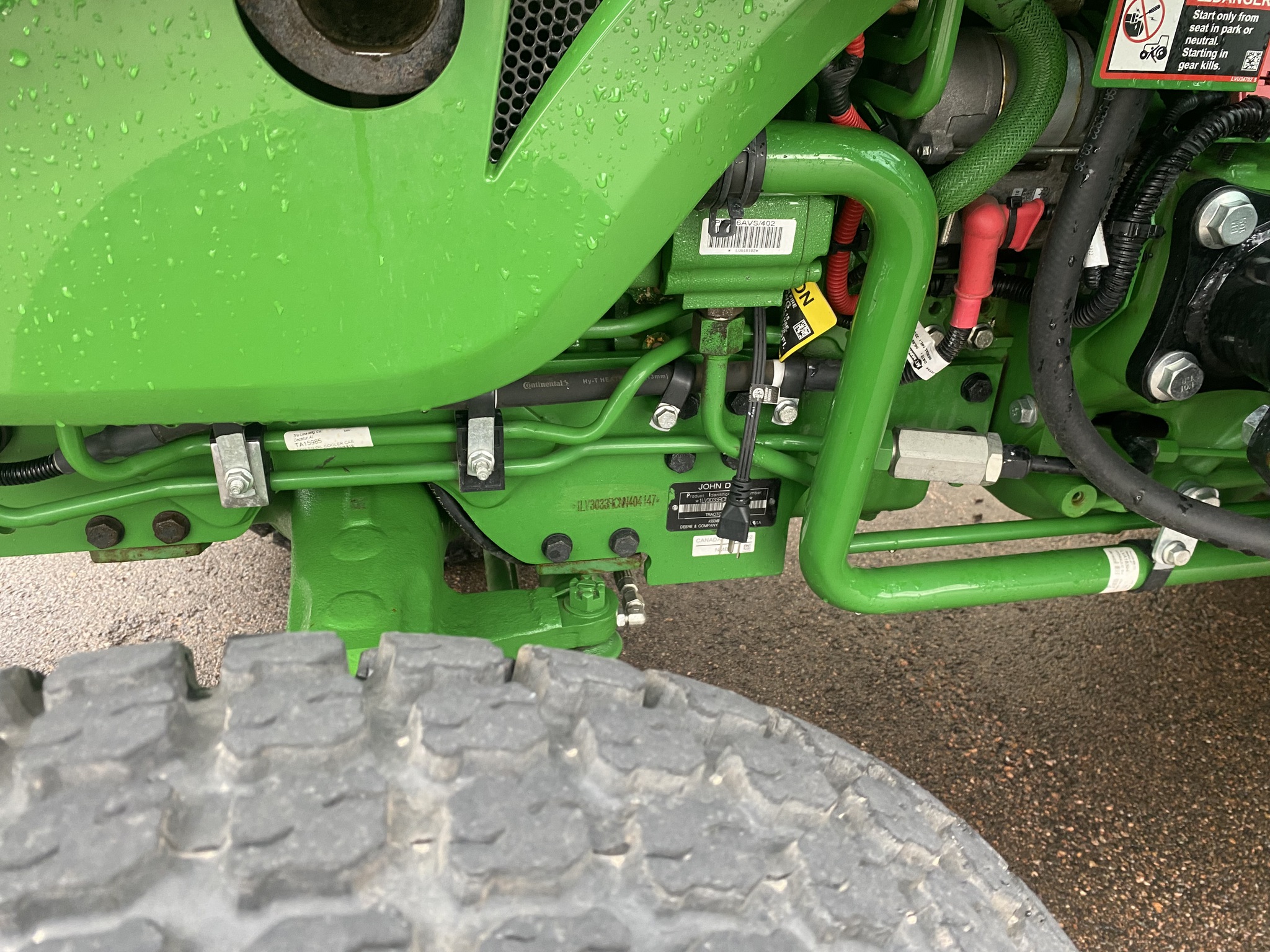 2022 John Deere 3033R Image 29