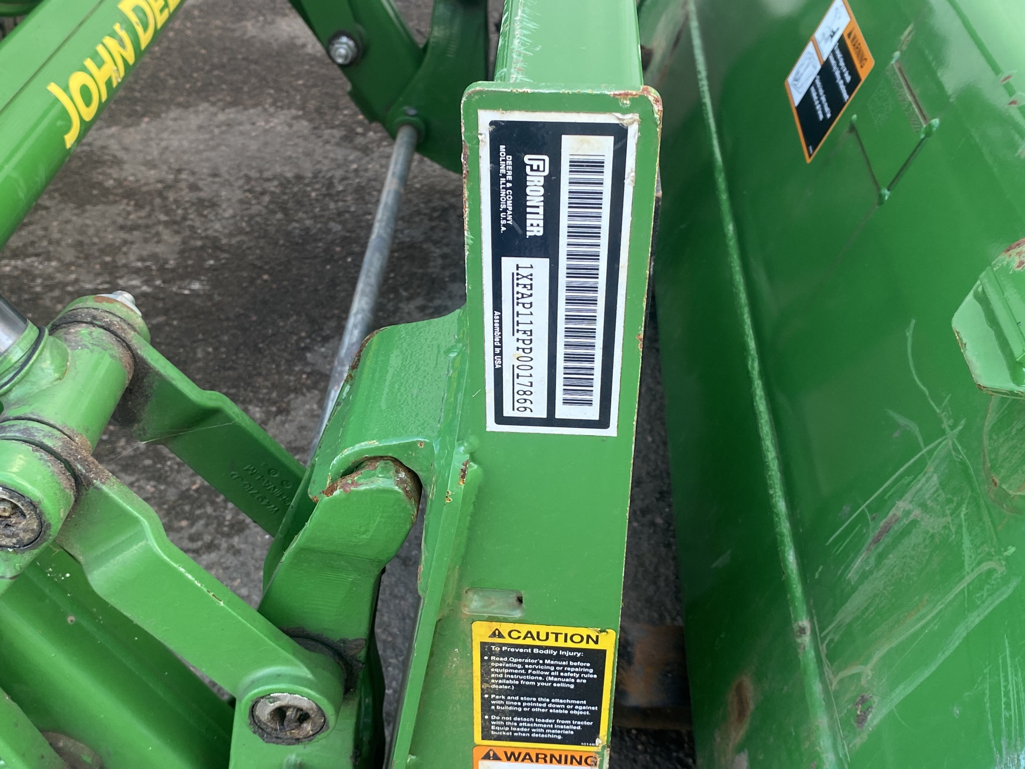 2022 John Deere 3033R Image 31