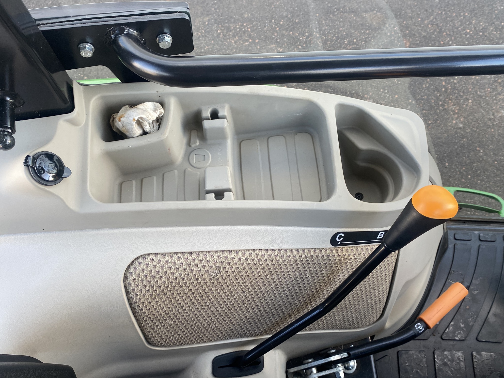 2022 John Deere 3033R Image 16