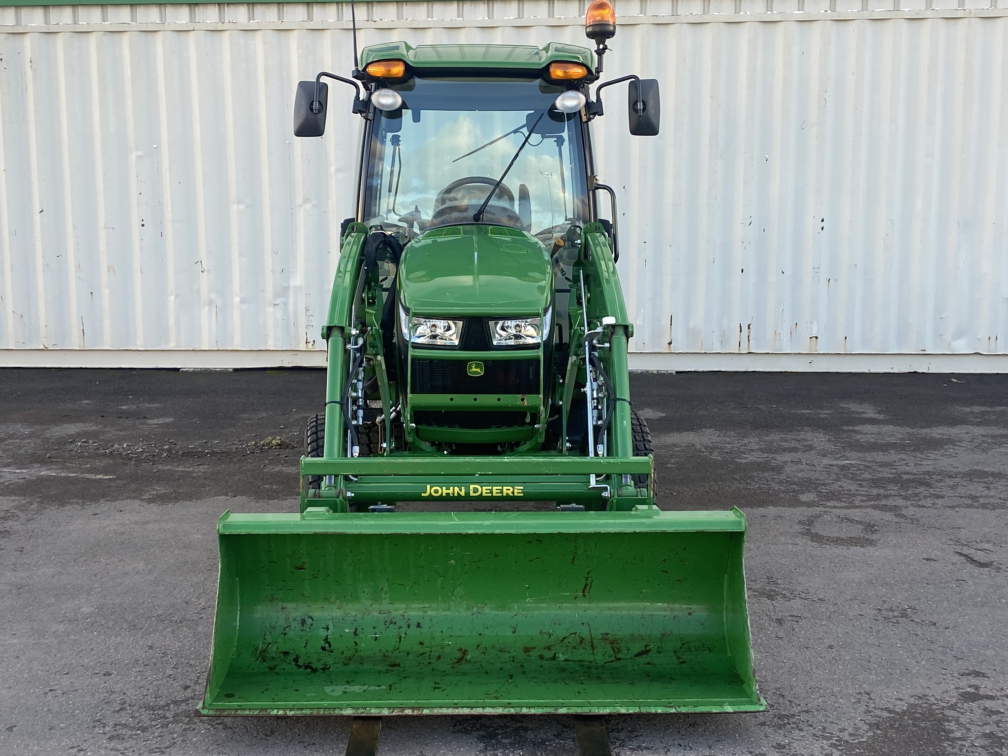 2022 John Deere 3033R Image 5