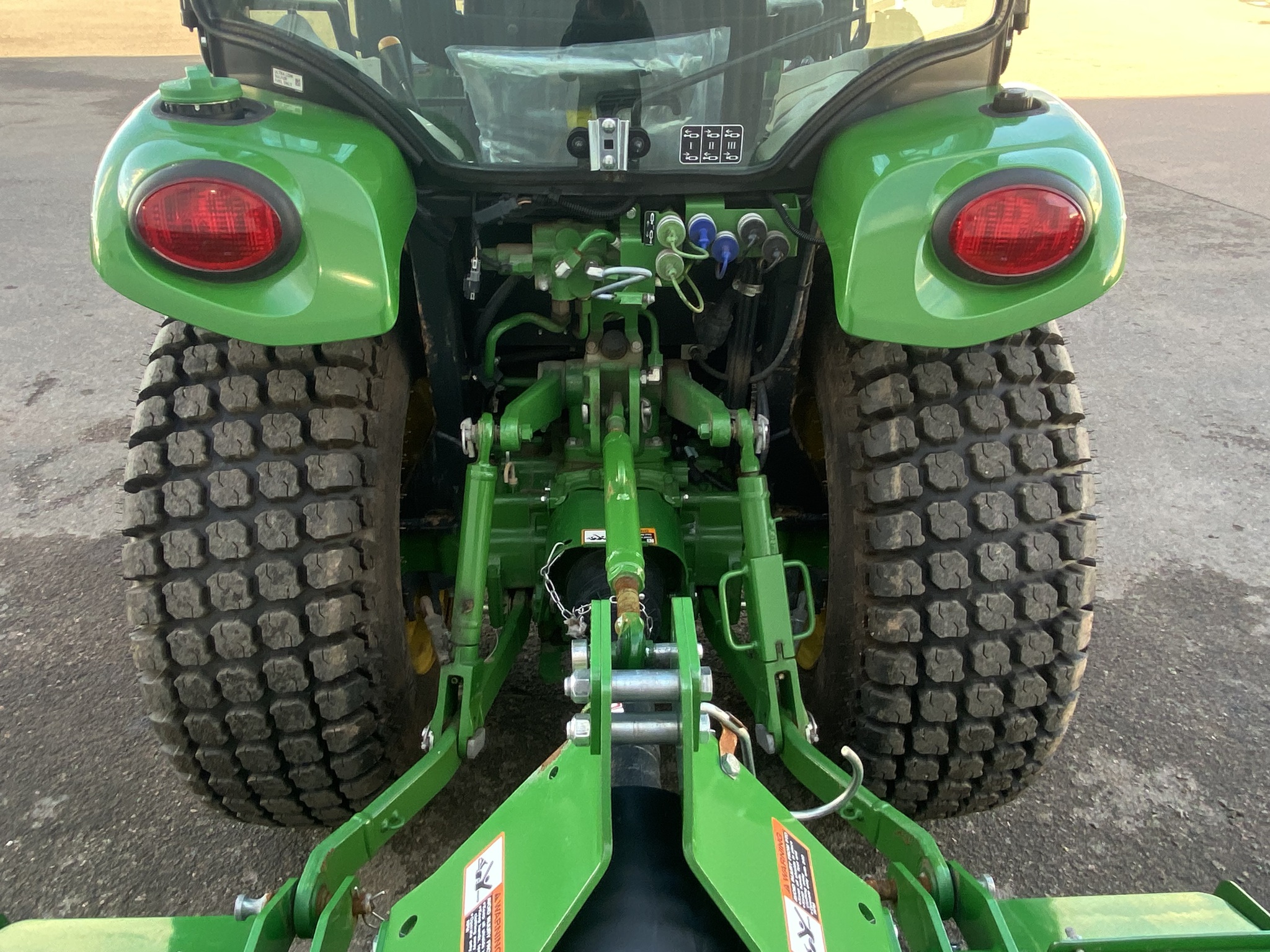 2022 John Deere 3033R Image 21