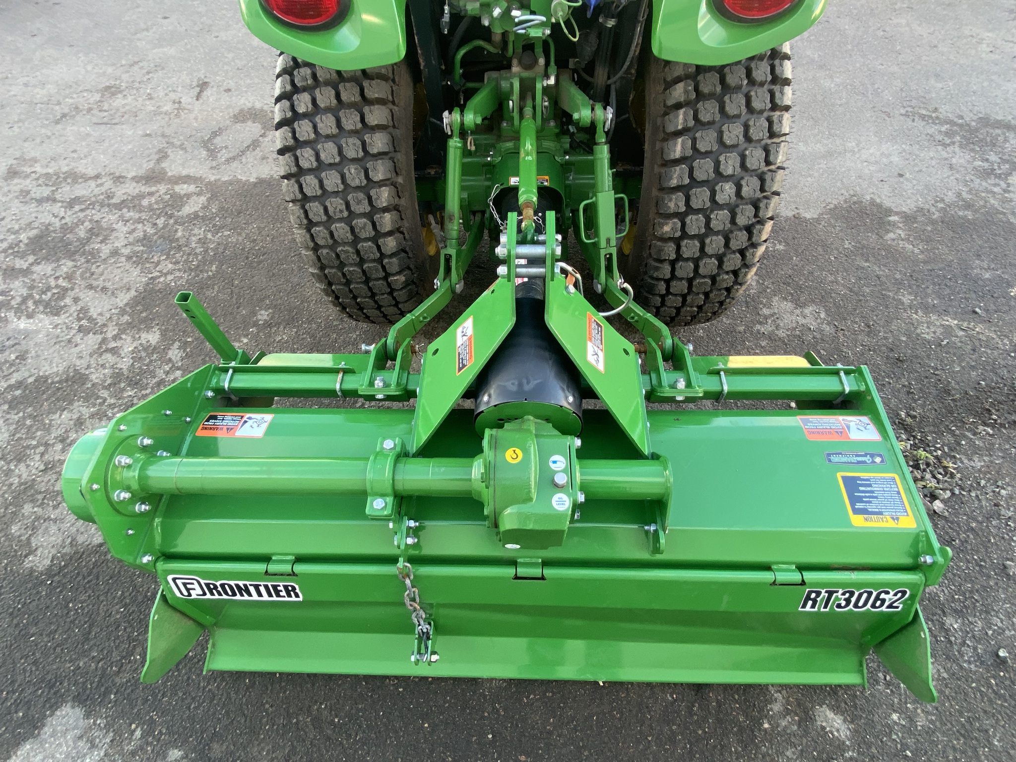 2022 John Deere 3033R Image 8