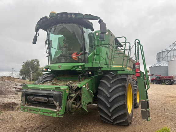 Photo of 2023 John Deere S780
