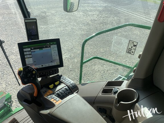 Photo of 2023 John Deere S780