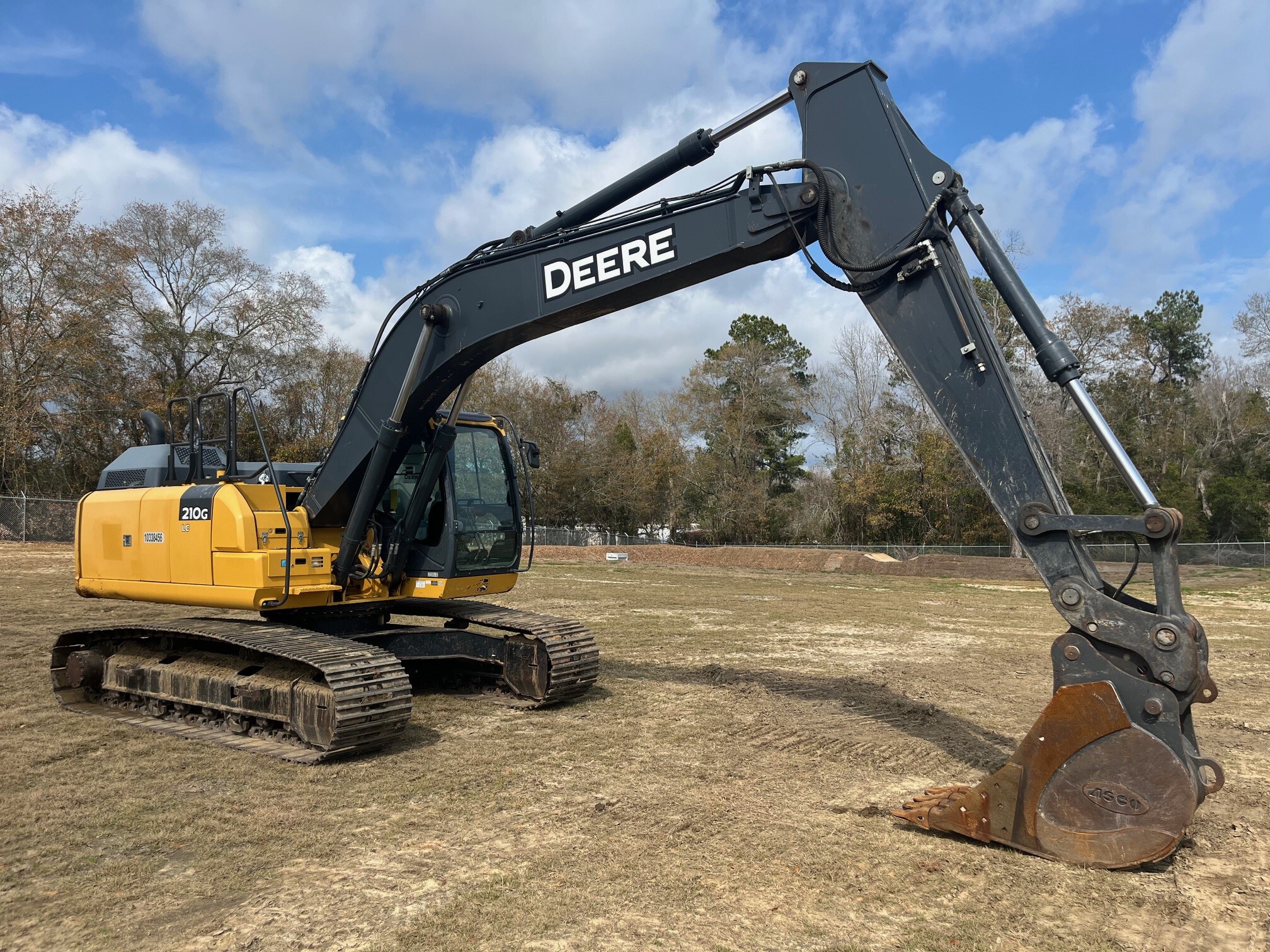 2020 John Deere 210G LC Image 1