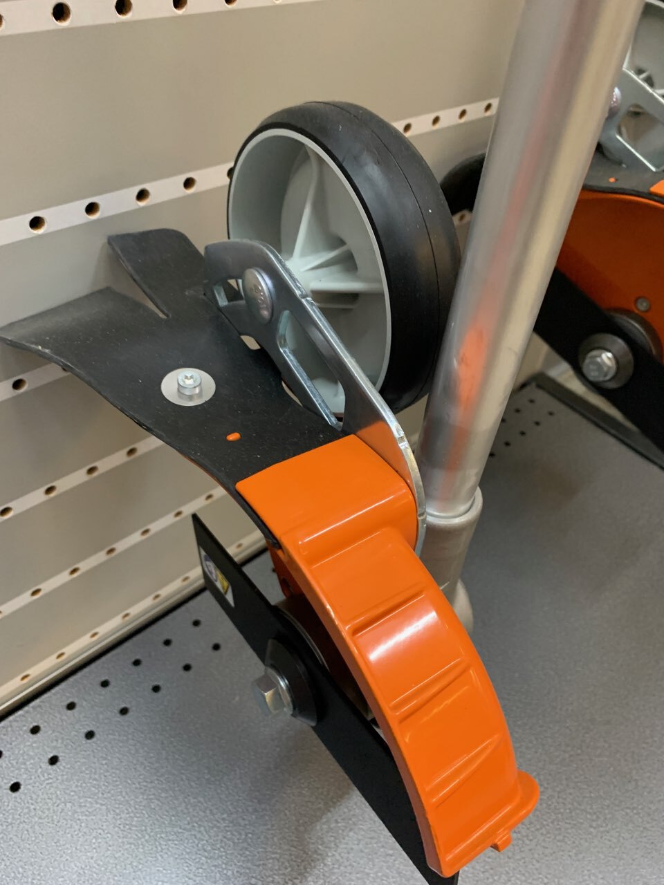 2025 Stihl FC96 Image 4