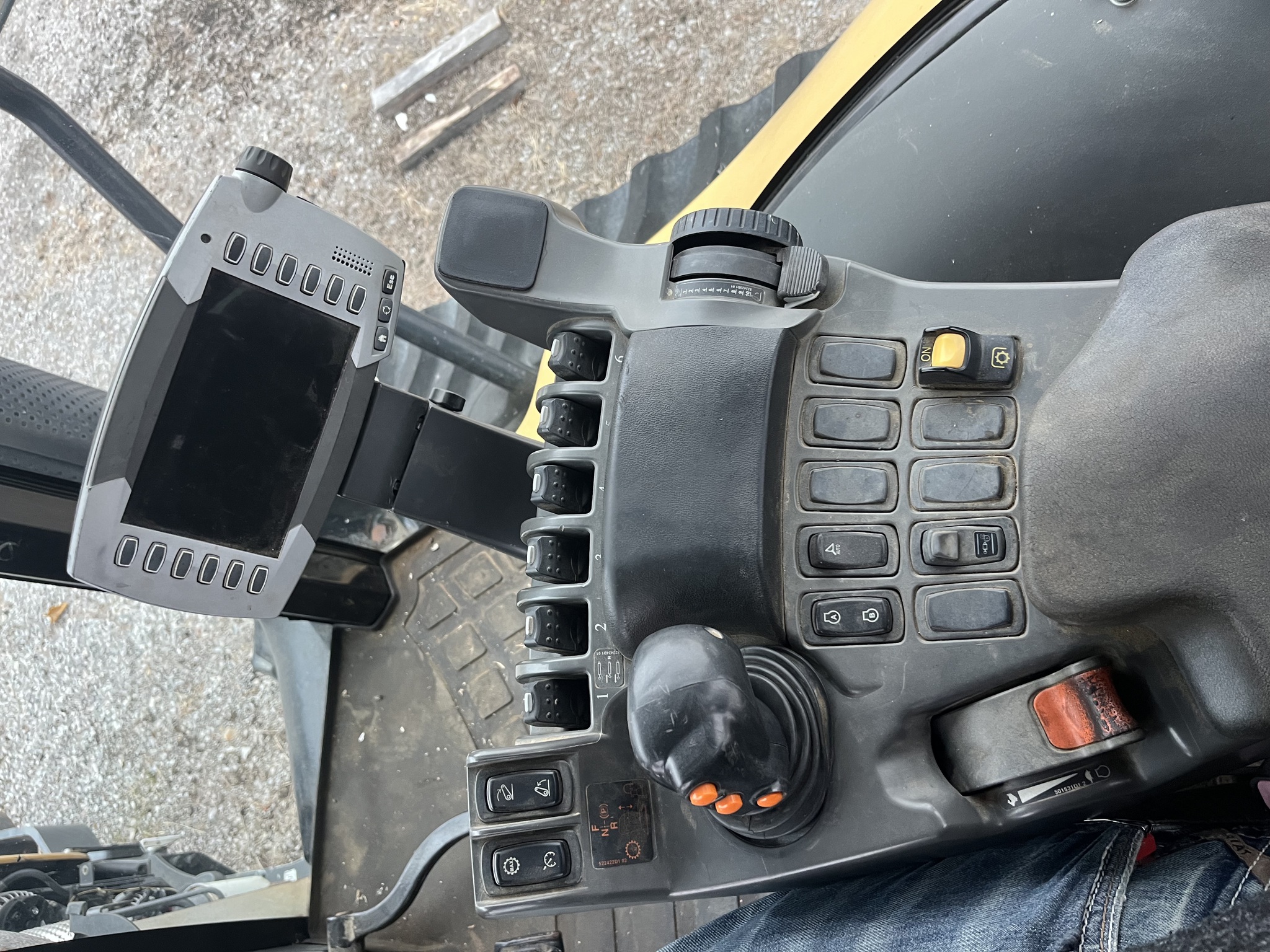 2013 Challenger MT765D Image 15