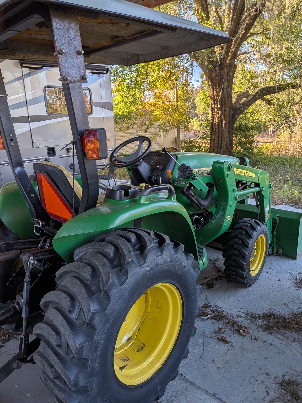 2008 John Deere 3038E Image 6