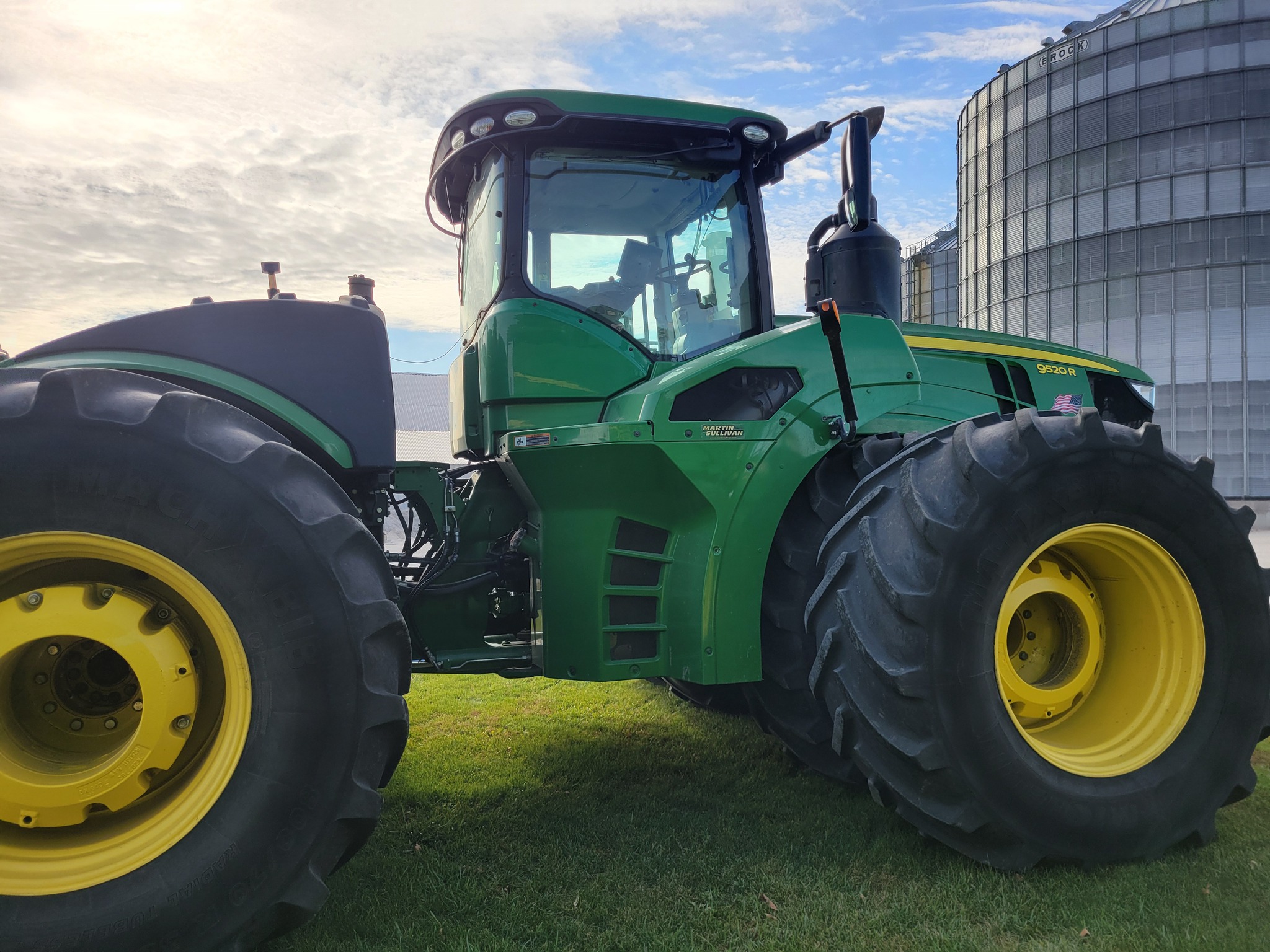  2018 John Deere 9520R at Heritage Tractor in Roanoke, IL