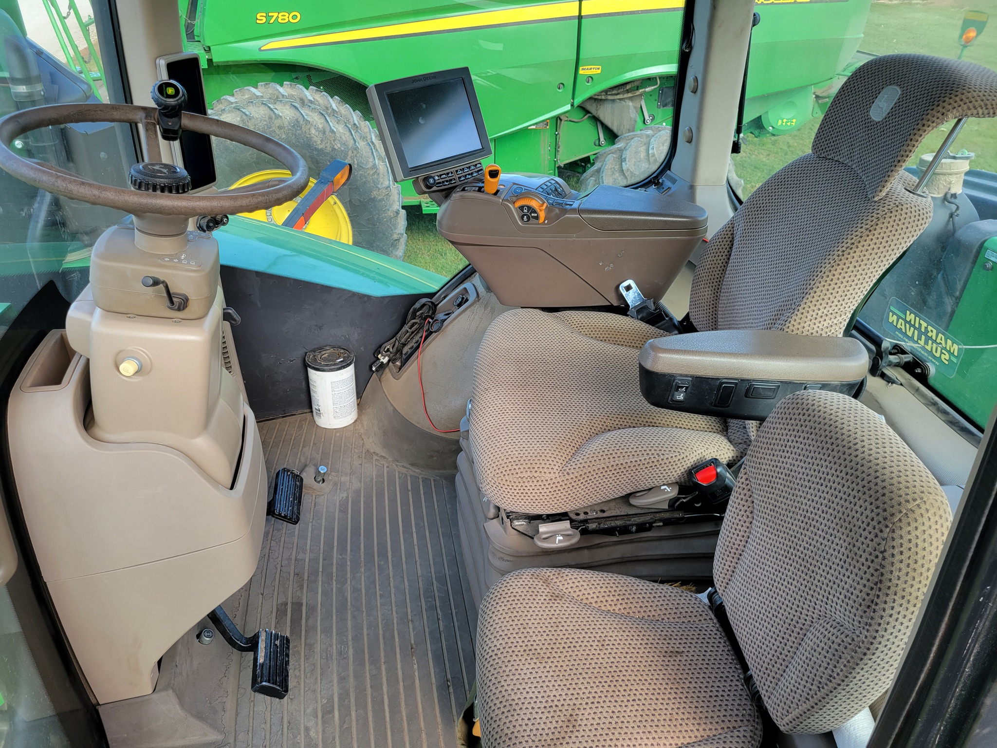  2018 John Deere 9520R at Heritage Tractor in Roanoke, IL