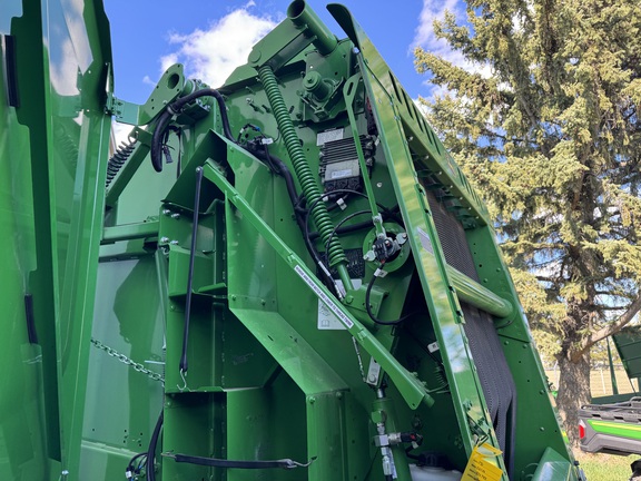 Used 2025 John Deere 561M Round Balers at Horizon Ag & Turf in Warburg, AB - Photo4