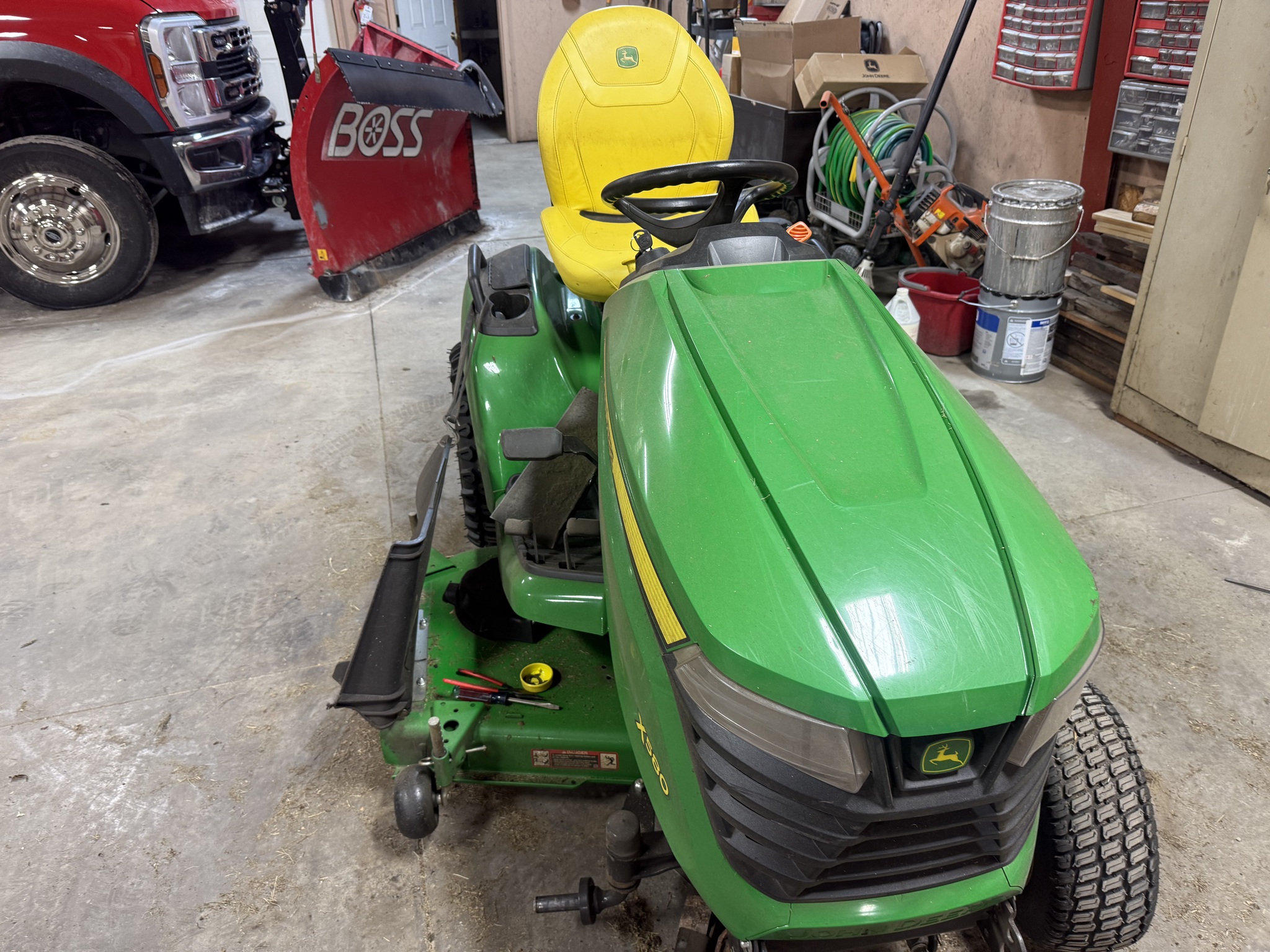 2024 John Deere X580 Image 8