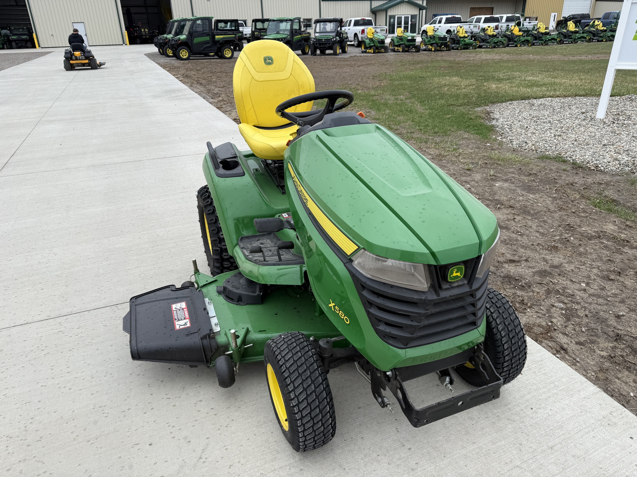 2024 John Deere X580 Image 4