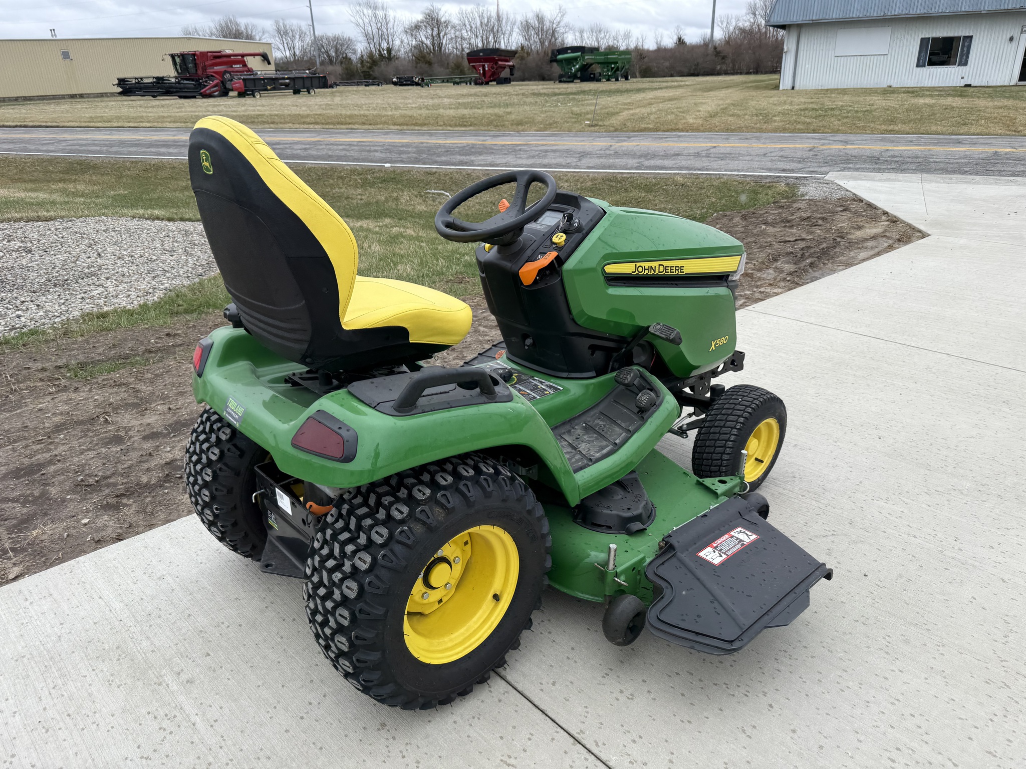 2024 John Deere X580 Image 10