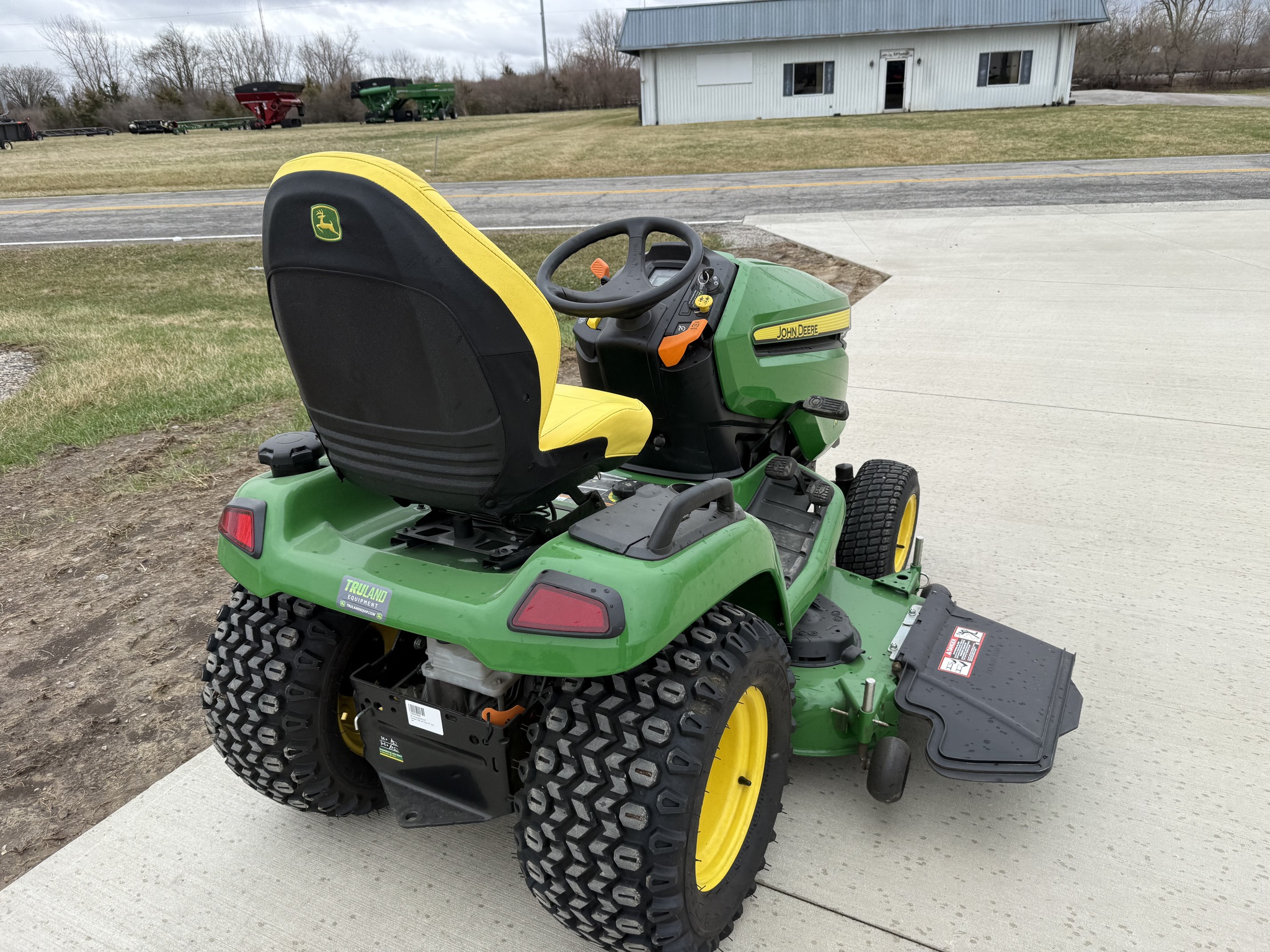 2024 John Deere X580 Image 11