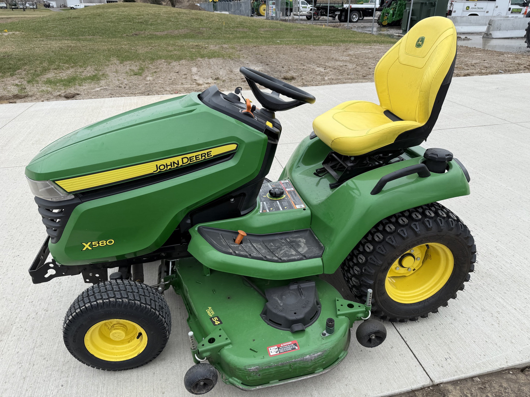 2024 John Deere X580 Image 16