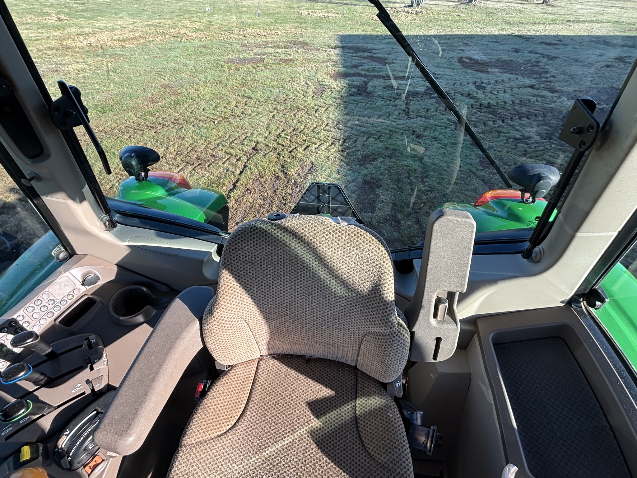 2025 John Deere 6120M Image 34