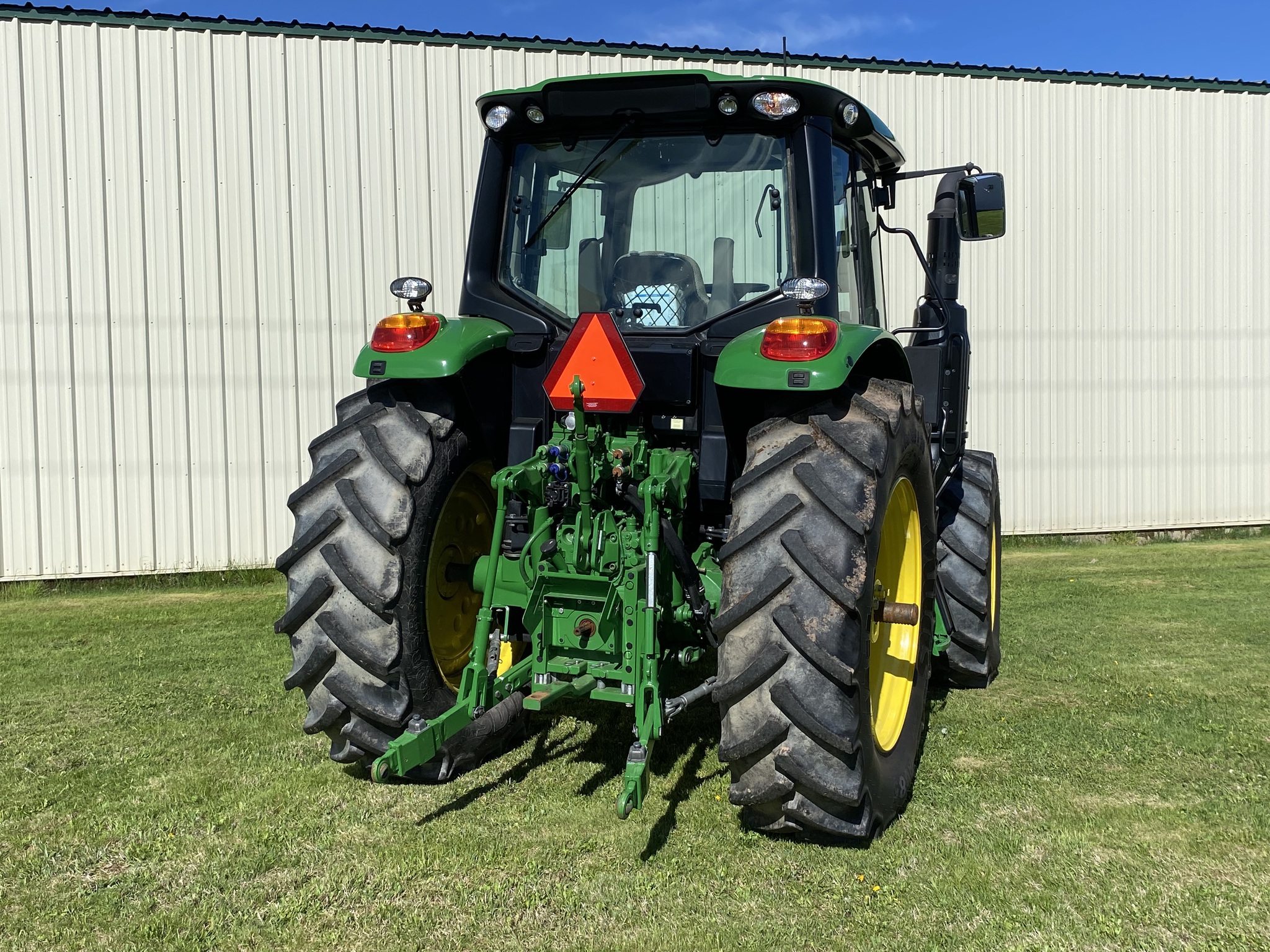 2025 John Deere 6120M Image 29