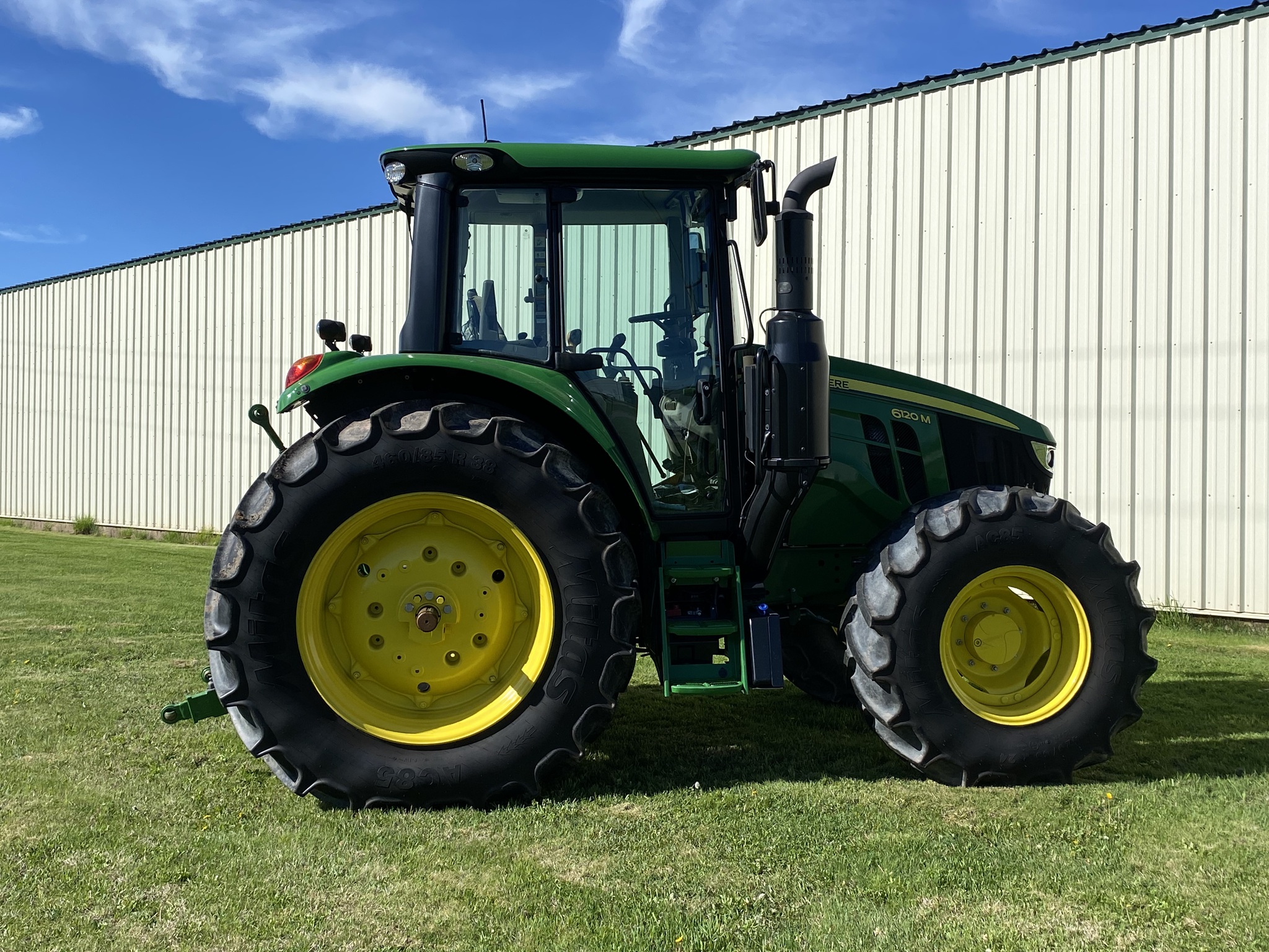 2025 John Deere 6120M Image 22