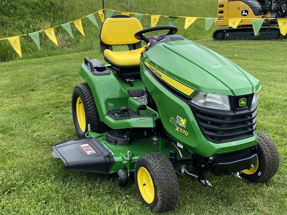 2025 John Deere X570 Image 3