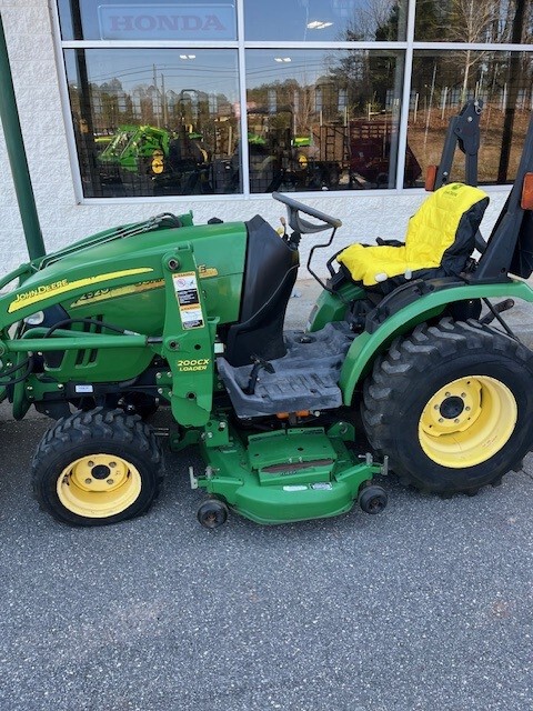 2006 John Deere 2320 Image 2
