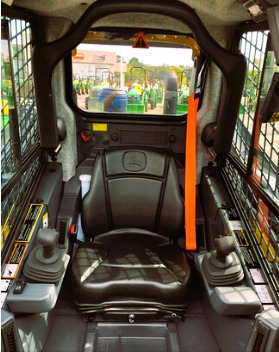 2026 John Deere 325G Image 4