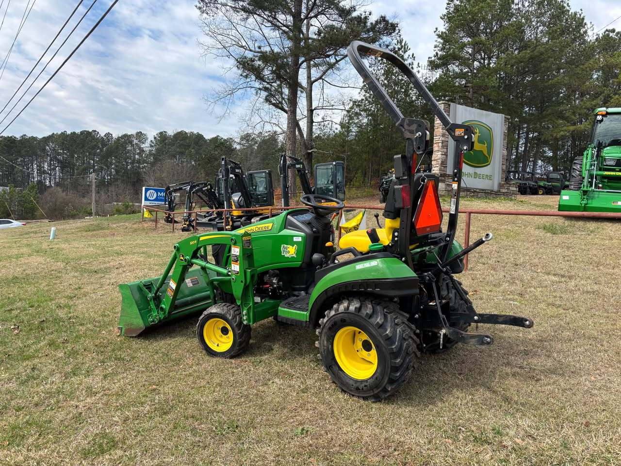 2019 John Deere 1025R Image 3