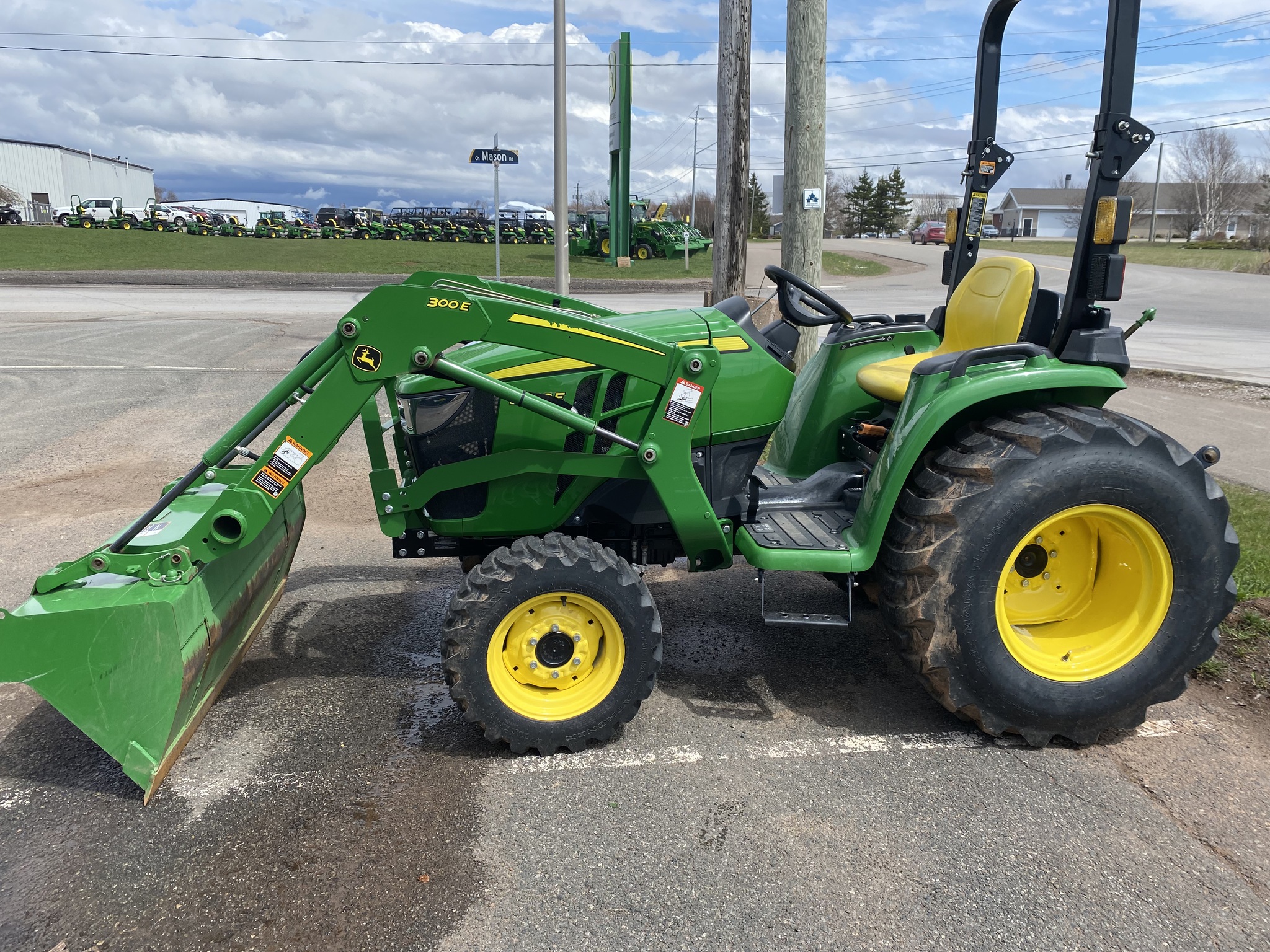 2023 John Deere 3038E Image 2