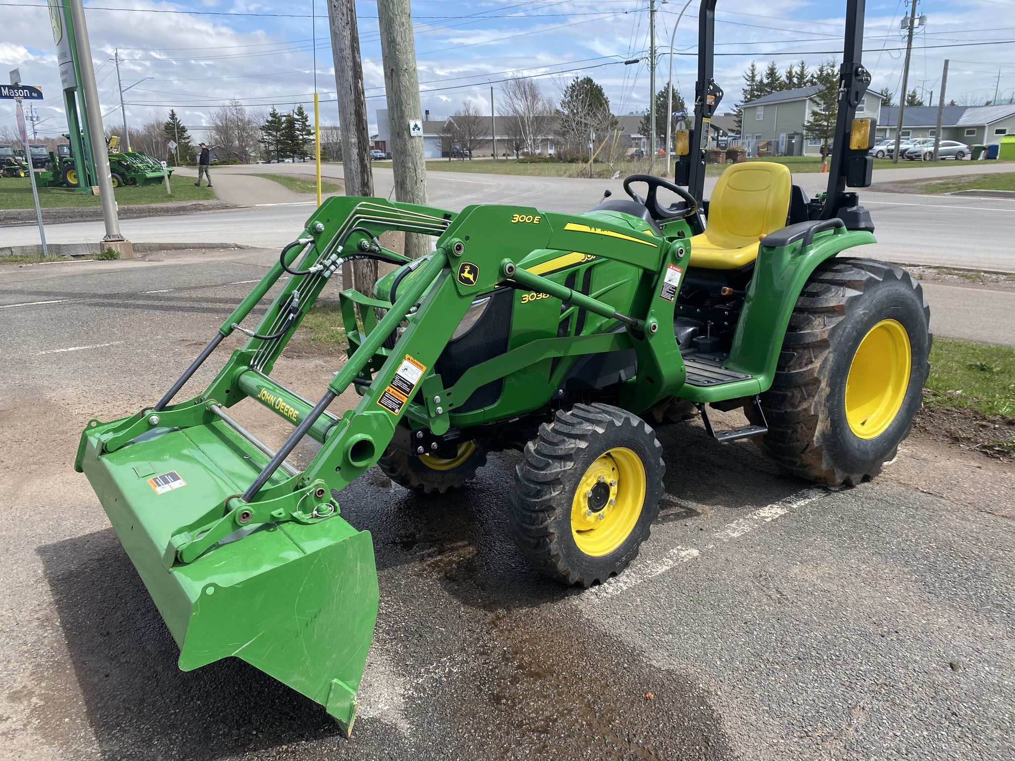 2023 John Deere 3038E Image 1