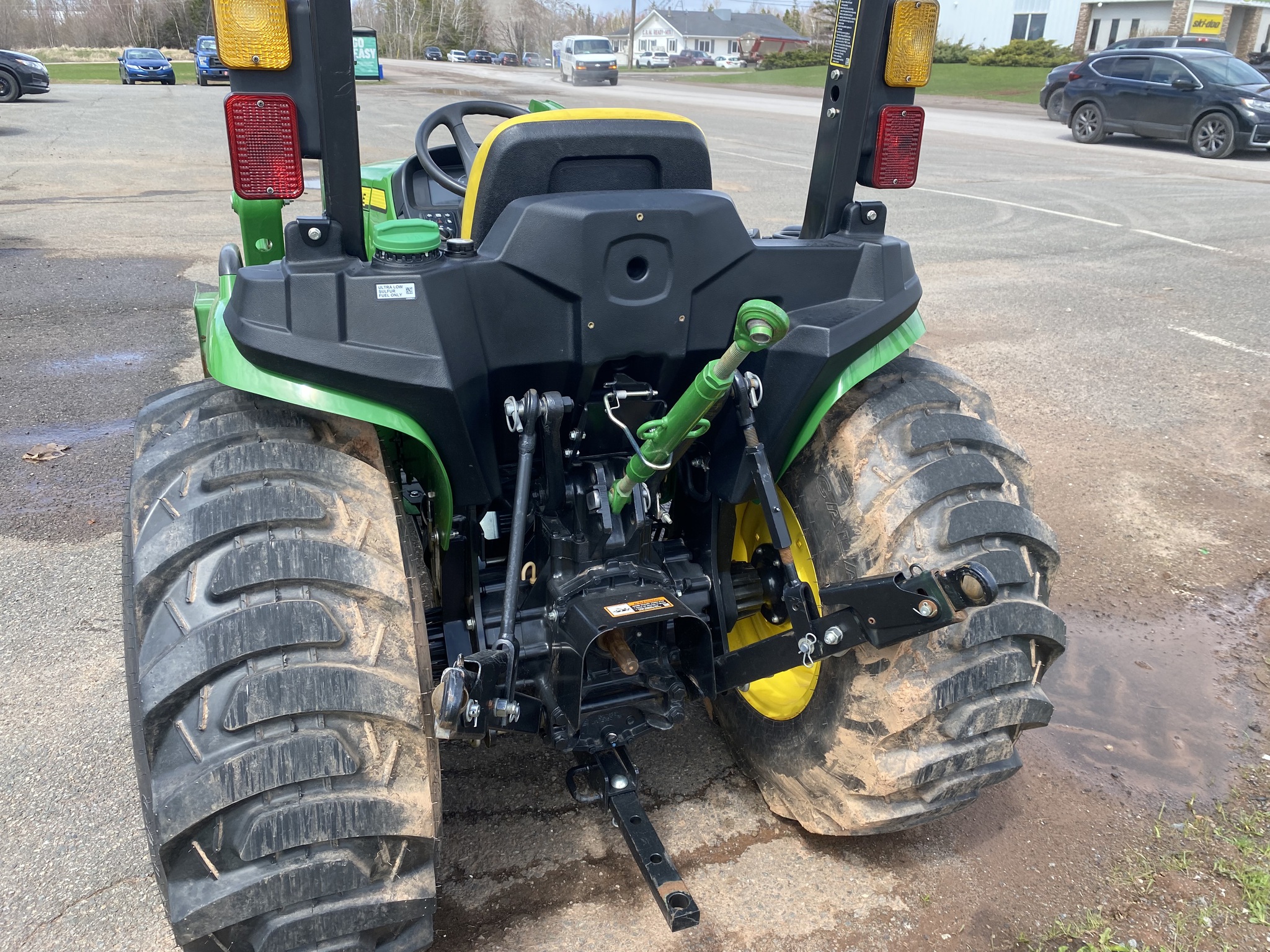 2023 John Deere 3038E Image 4