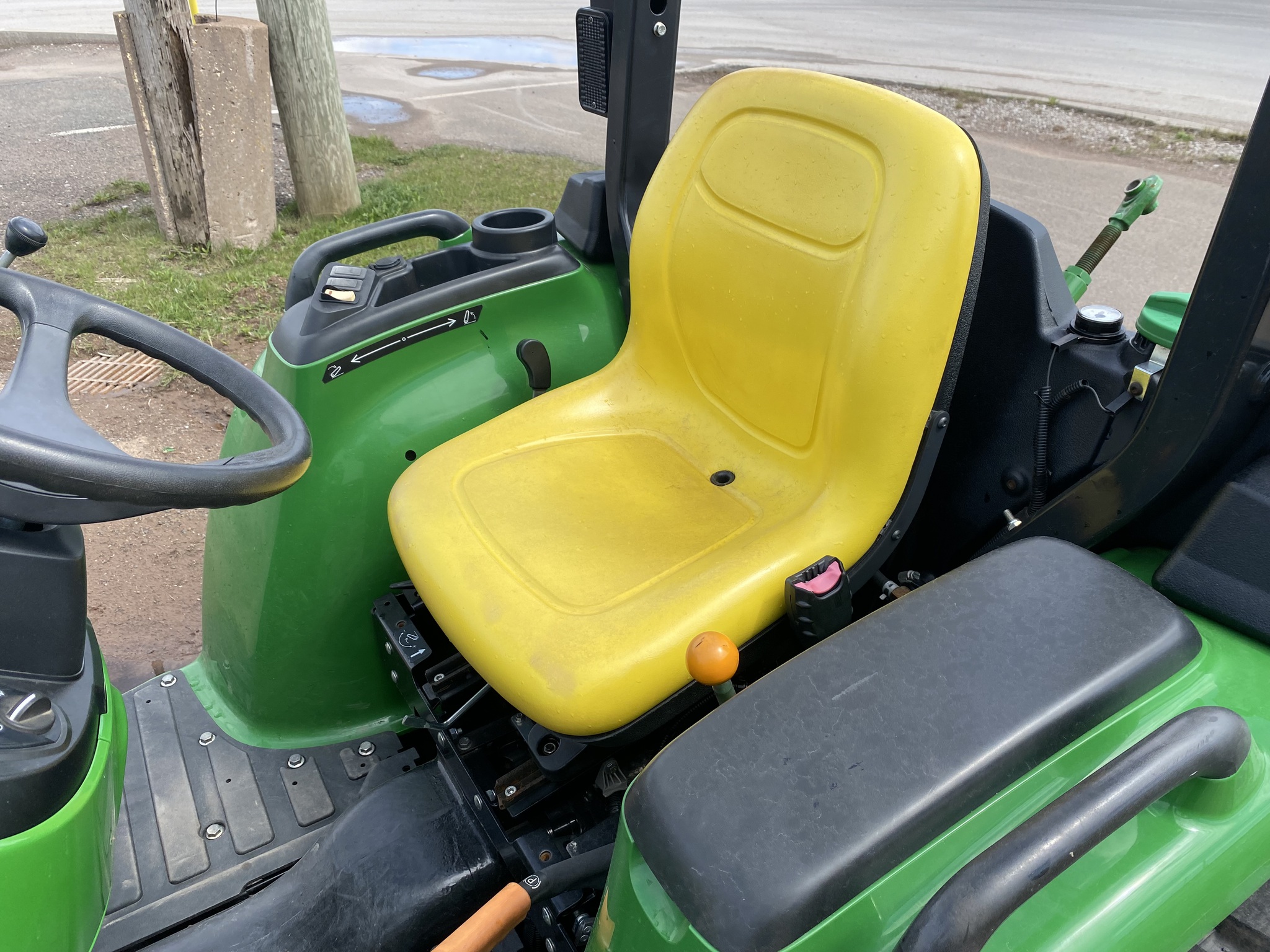 2023 John Deere 3038E Image 7