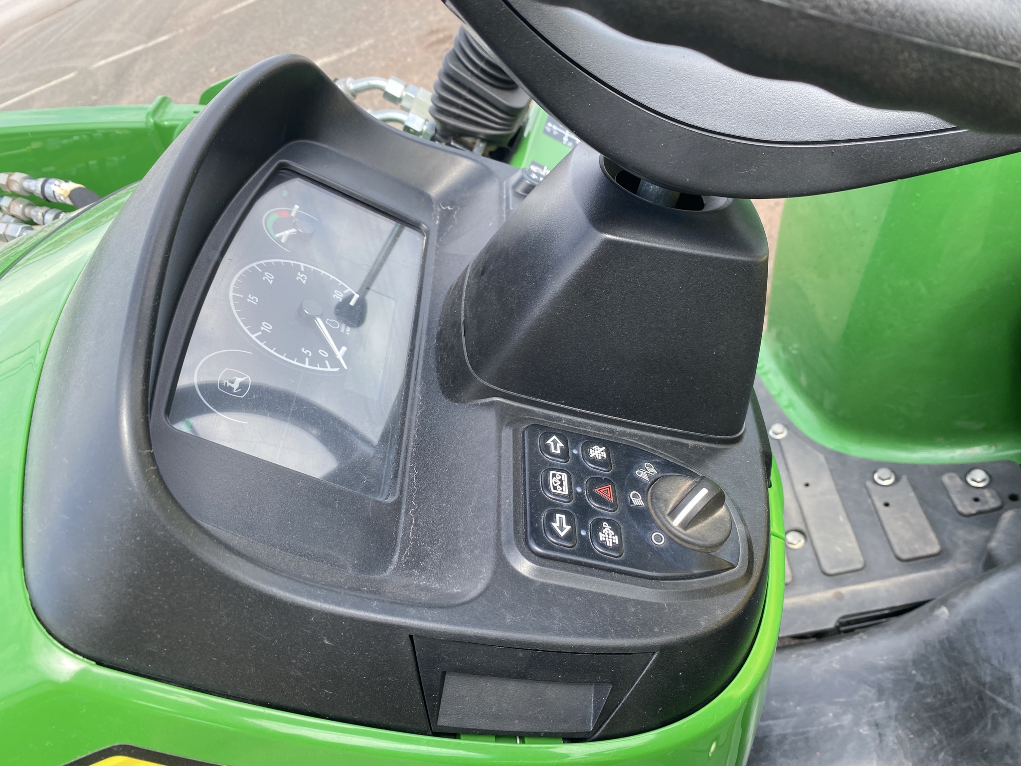 2023 John Deere 3038E Image 8