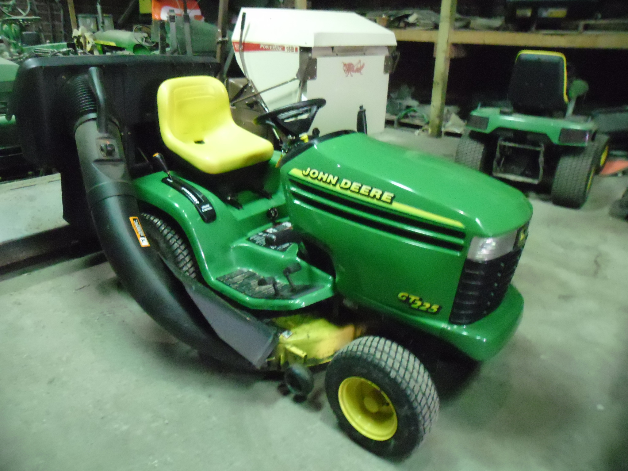 1999 John Deere GT225 Image 1
