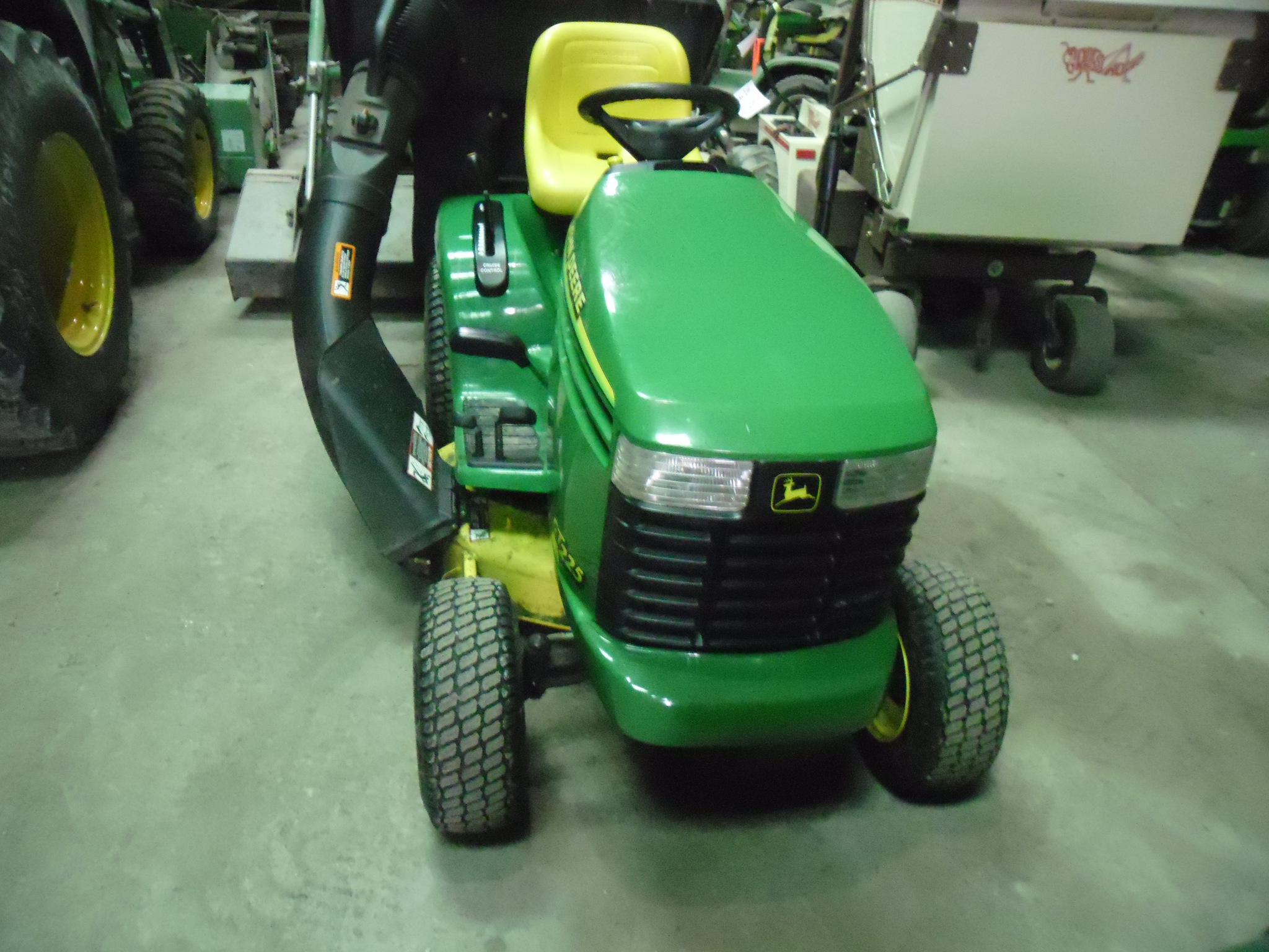 1999 John Deere GT225 Image 2