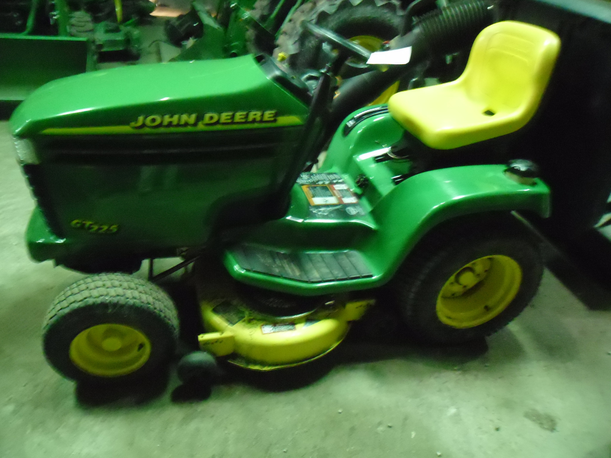 1999 John Deere GT225 Image 3