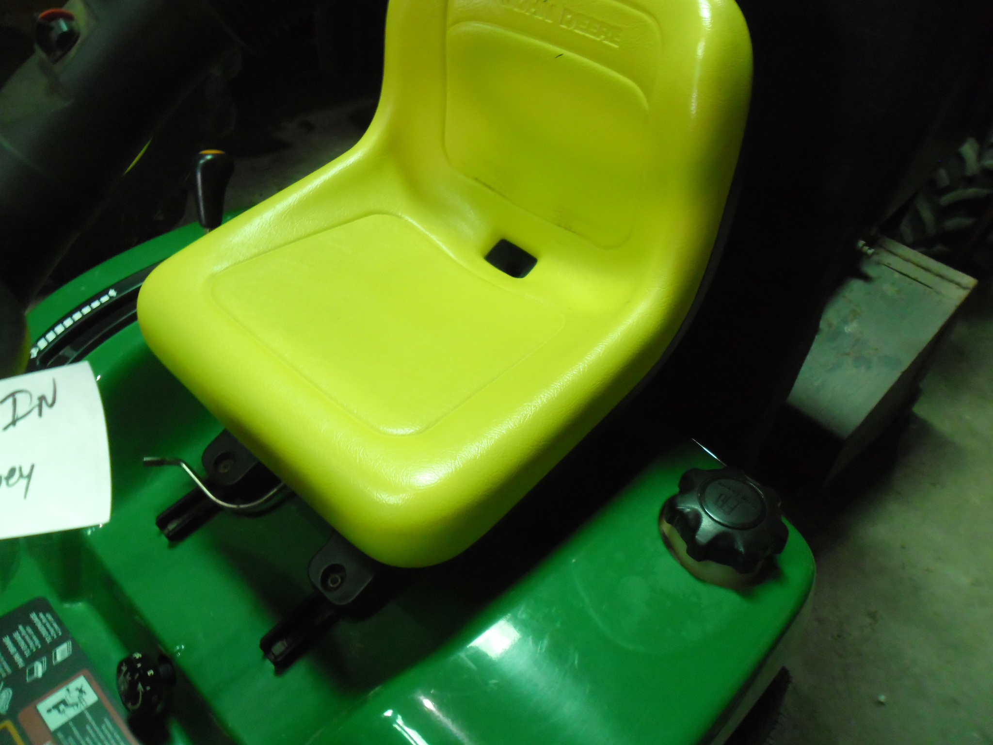 1999 John Deere GT225 Image 4