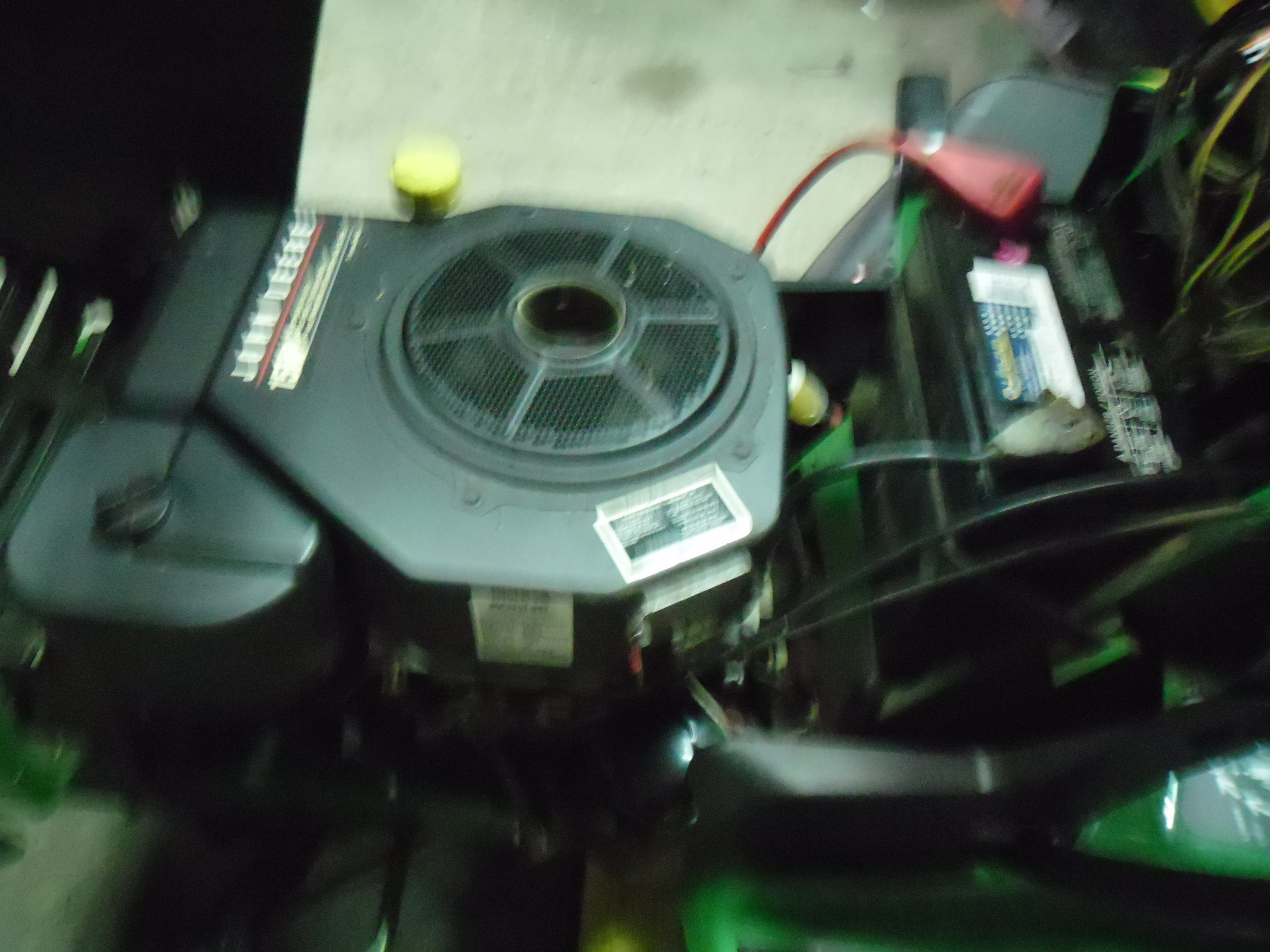 1999 John Deere GT225 Image 5