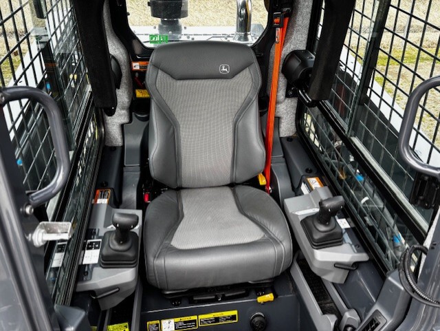 2024 John Deere 335 P Image 6