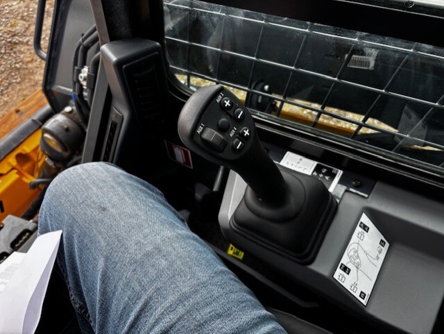 2024 John Deere 335 P Image 9