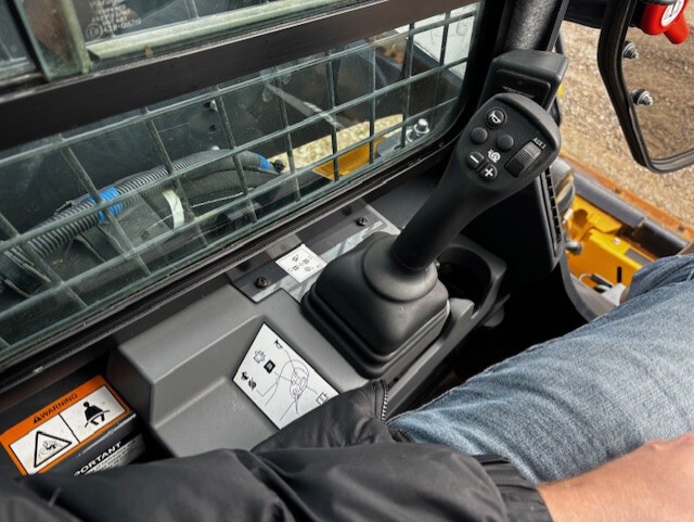 2024 John Deere 335 P Image 10