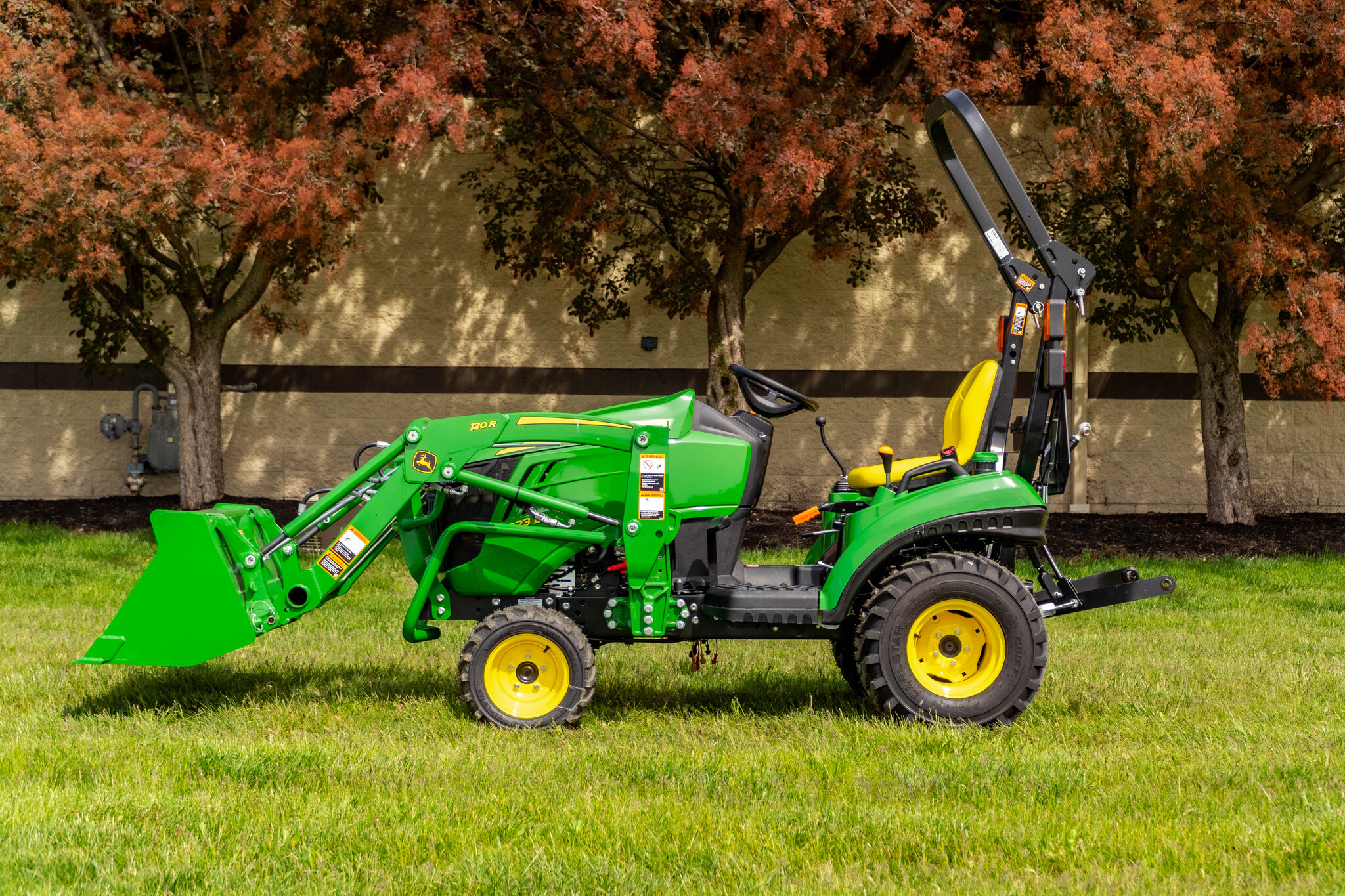 New In-Stock 2026 John Deere 1023E Compact Utility Tractors at Koenig Equipment in Tipp City, OH - PhotoXL3