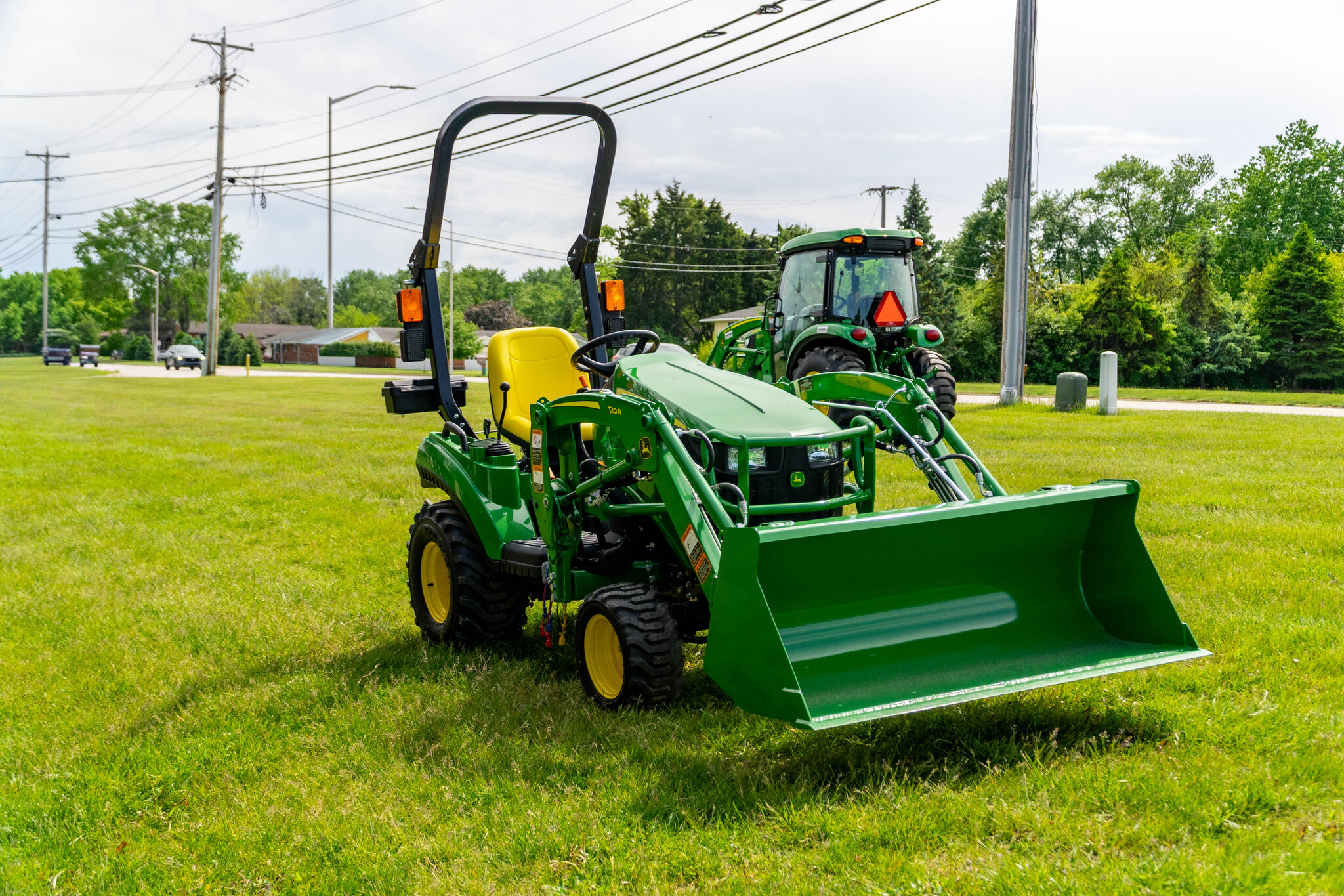 New In-Stock 2026 John Deere 1023E Compact Utility Tractors at Koenig Equipment in Tipp City, OH - PhotoXL0