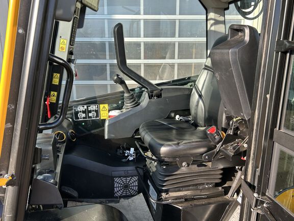 Used 2024 JCB 3TS-8W Skid Steer Loaders at Horizon Ag & Turf in High Prairie, AB - Photo6