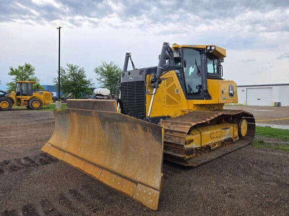 Photo of a 2023 John Deere 850L